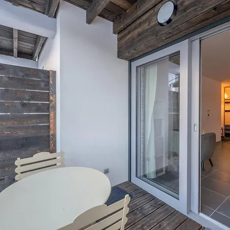 Apartamento : Moderne 4 Pers, Proche Gare Et Pistes, Avec Wifi Et Parking - Fr-1-343-255 *